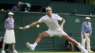 Federer, è un punto irreale: pallonetto da sotto le gambe!