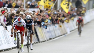 Tour, vince in volata il belga Van Avermaet