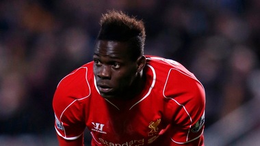 Balotelli, niente tournée? Si diverte in casa con gli amici