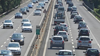 Auto a benzina: in Italia è calo