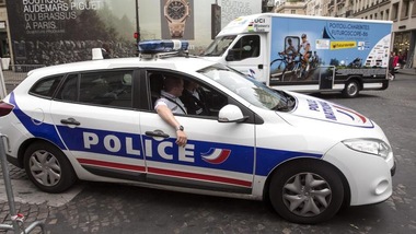 Auto contro Tour de France, polizia esclude terrorismo