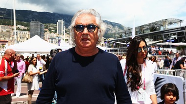 F1, Briatore: «Dai Ferrari, batti la Mercedes!»