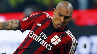 Milan, rinnova De Jong: bocciatura per Boateng