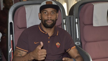 Roma subito in campo. Maicon lavora a parte