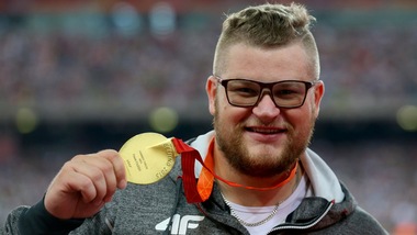 Mondiali atletica: vince l'oro, si ubriaca e poi ci paga il taxi