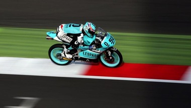 Moto3, warm up: Kent in testa