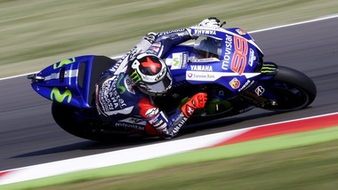 A Misano Lorenzo da record nelle libere. Rossi è quinto