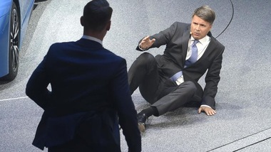 Salone Francoforte LIVE: Kruger (BMW) si sente male sul palco