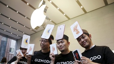 Apple, ecco l'iPhone day in 12 Paesi