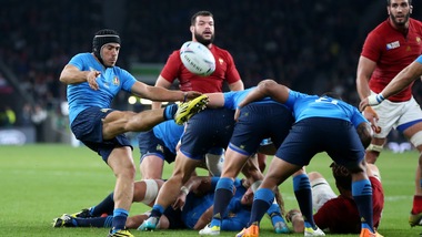 Piloni sì, piloni no: l'Italia nel labirinto della mischia