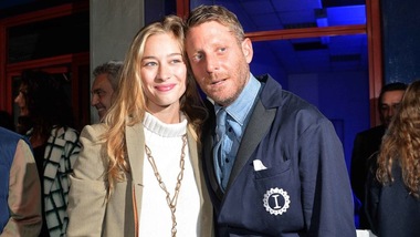 Lapo Elkann in versione "meccanico" con Beatrice Borromeo