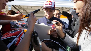 MotoGp: Marquez, salto mortale con la moto da cross