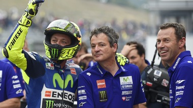 MotoGp a Motegi, Lorenzo fa la pole: subito dietro c'è Rossi