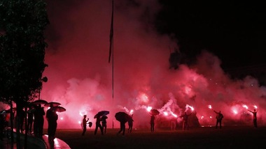 Albania, Cana in lacrime. Festa a Tirana e in Kosovo.