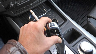 Auto, stop al fumo con minori a bordo