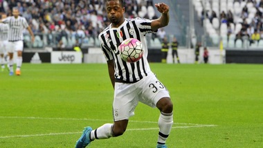 Juve, a sinistra dubbio Alex Sandro-Evra