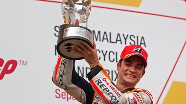 MotoGp, Rossi fa festa sul podio. Poi arriva la penalità