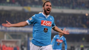 Chievo-Napoli 0-1: ancora Higuain, Sarri secondo