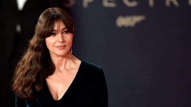 Monica Bellucci, che décolleté la "bond girl" italiana!