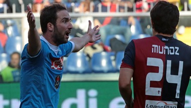 Burdisso trattiene Higuain: sì, era rigore netto!