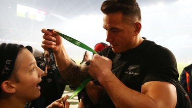 Dona la sua medaglia a un ragazzo: Williams ottiene un altro oro