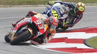 MotoGp, Yamaha replica a Honda: «Da Rossi nessun calcio a Marquez»