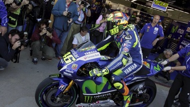 MotoGp, Valencia: Rossi risale nelle libere, è quarto. Lorenzo il più veloce