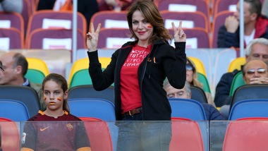 Claudia Gerini, tifosa vip in tribuna per il derby