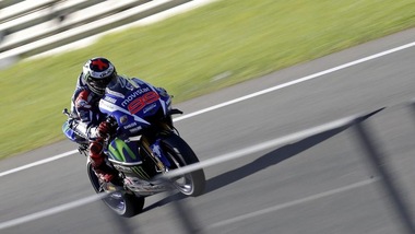 MotoGp, Lorenzo: «Biscotto? Avrei reagito anche io come Rossi»