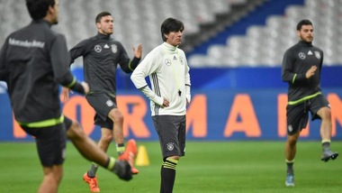 Parigi, allarme bomba: evacuato Hotel della Germania