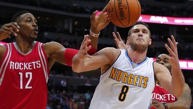 Gallinari da record, Belinelli vince il derby