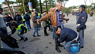 Olimpico blindato, Lazio-Palermo coi metal detector