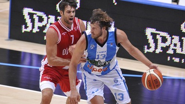 Torino perde ancora, Cantù ringrazia Hodge