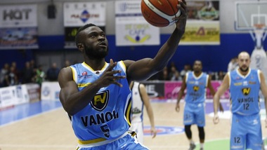 Cantù, idea Jerrells, Caserta prende Adegboye