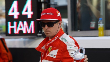 Ferrari: Raikkonen svela la nuova tuta e prova il sedile della Rossa