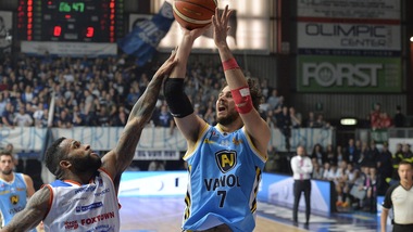 Cremona, e sono sette: Heslip non basta a Cantù