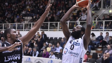 Trento all'esame Cantù, Milano ospita Brindisi