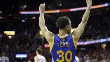 Basket Nba, Curry miglior atleta dell'anno per Associated Press