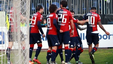 Cagliari e Crotone, fuga da Serie A. Colpaccio Avellino, Bari ko