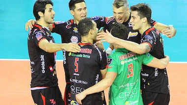 Cucine Lube Civitanova già qualificata ai play off. 3-0 allo Skra