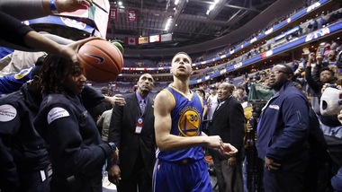 Basket NBA, Curry fa 51 e va da Obama