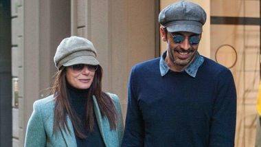 Buffon e Ilaria D'Amico, tanto di cappello! Che look a Milano