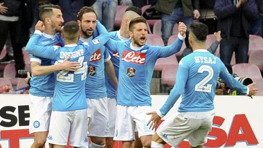 Serie A, Napoli-Carpi 1-0, Higuain conserva il +2 sulla Juve