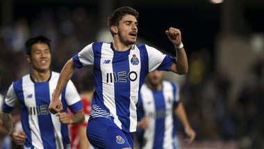 Dall'Inghilterra: «Liverpool-United, sfida per Ruben Neves»