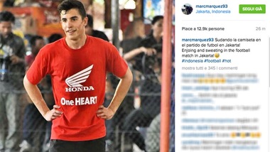 MotoGp, Marquez e Pedrosa giocano a calcetto in Indonesia