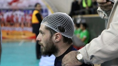 Iran, Vermiglio lascia il campo colpito alla testa da una moneta