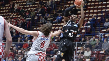 Basket Final Eight, Trento prima semifinalista