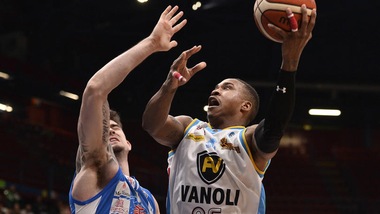 Basket Final Eight, suicidio Sassari, Cremona sogna