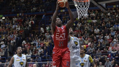 Final Eight, Milano domina e va in finale