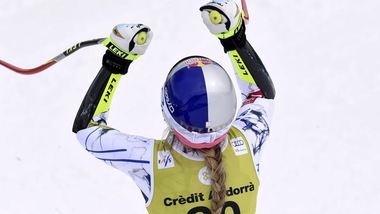 Vonn eroina delle nevi: sconfigge anche il dolore e gareggia in combinata